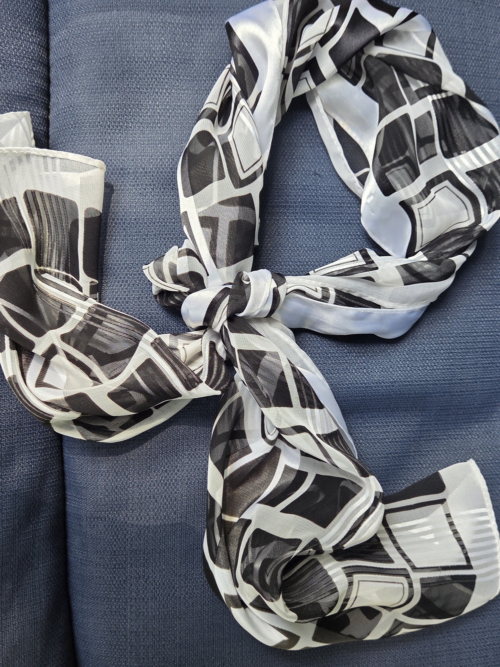 Women's Geometric  Black & White Scarf - Unbranded